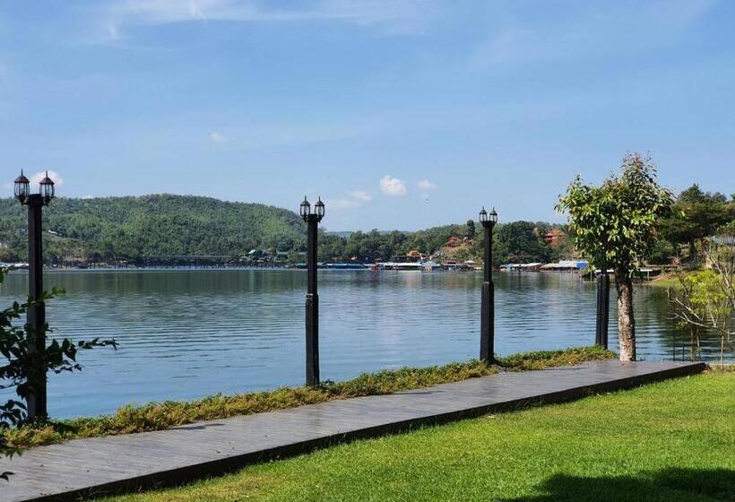 Phornpailin Riverside Resort