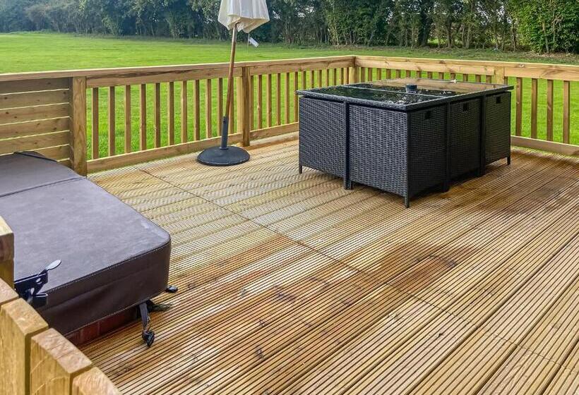 リゾートホテル Athelington Hall Farm Lodges