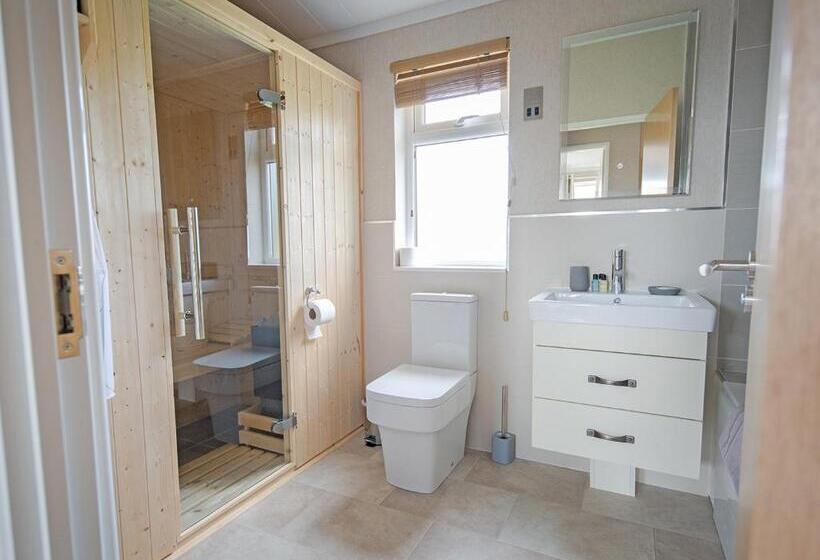 リゾートホテル Athelington Hall Farm Lodges