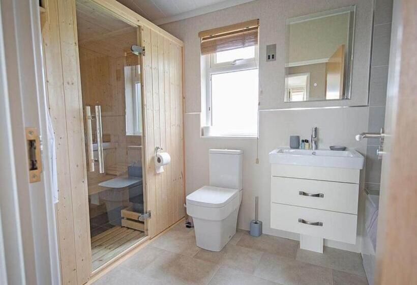 리조트 Athelington Hall Farm Lodges