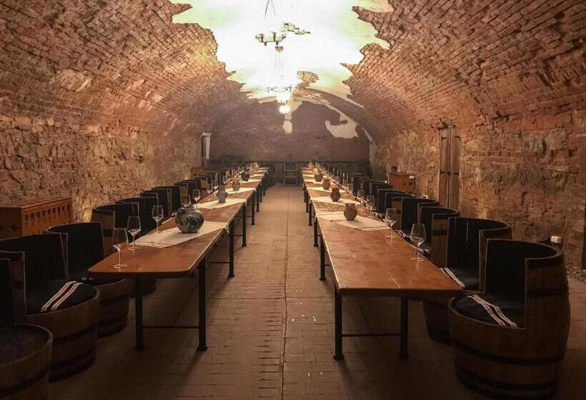 منتجع Conacul Maria Theresa