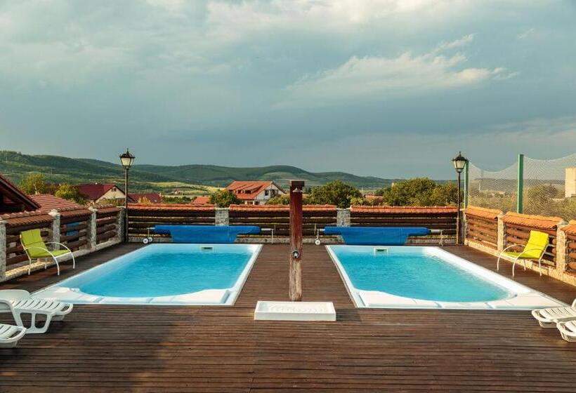 منتجع Conacul Maria Theresa