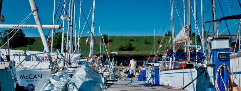 리조트 Lifeharbour Limanu