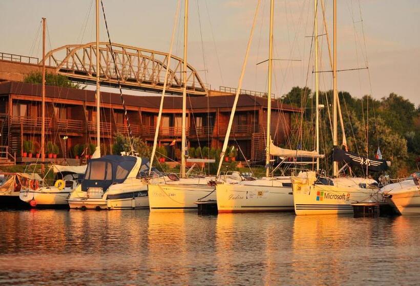 리조트 Lifeharbour Limanu