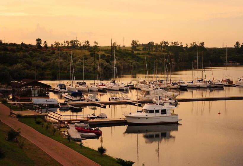 리조트 Lifeharbour Limanu