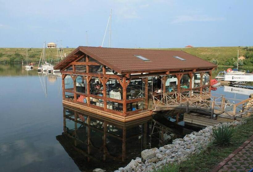 리조트 Lifeharbour Limanu