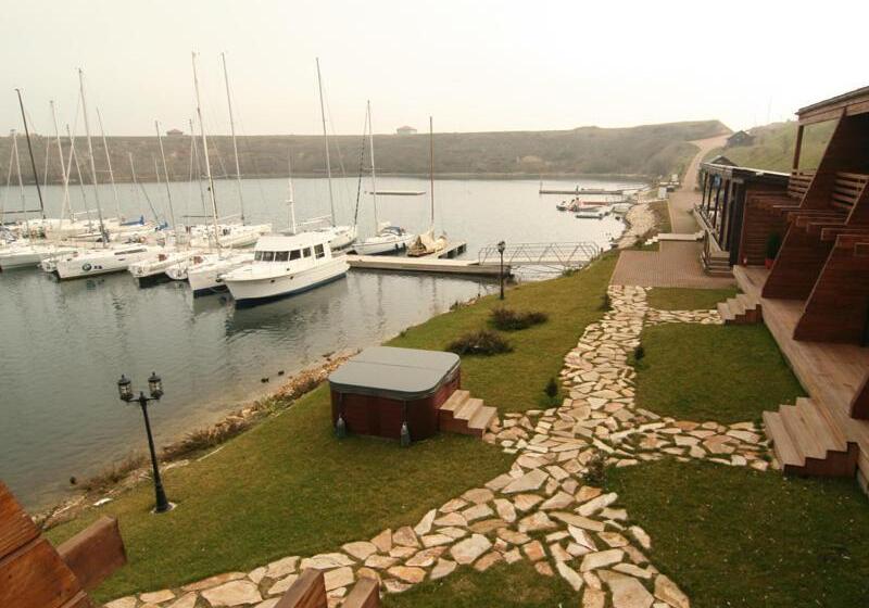 리조트 Lifeharbour Limanu