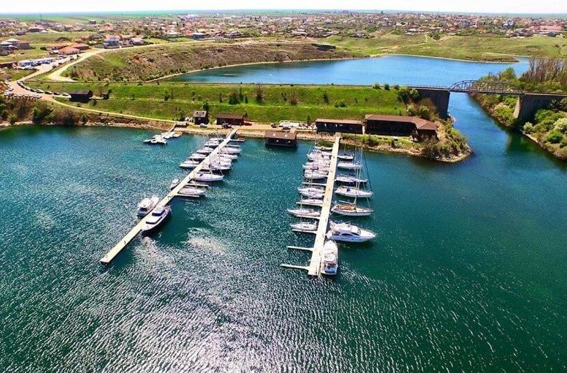 리조트 Lifeharbour Limanu