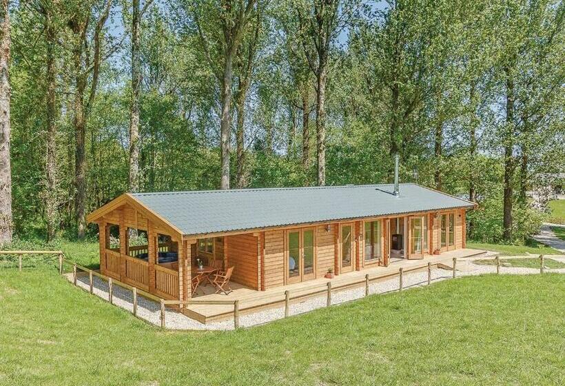 منتجع Peckmoor Farm Lodges