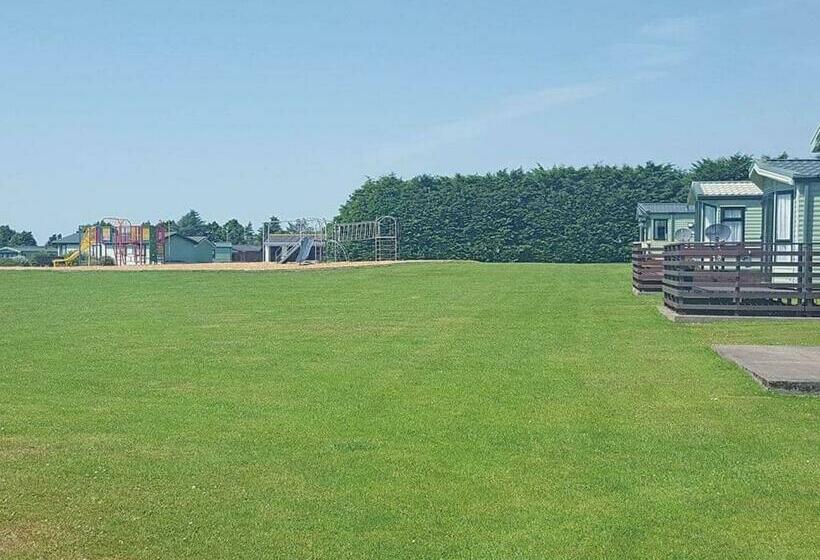 منتجع Whitecairn Holiday Park
