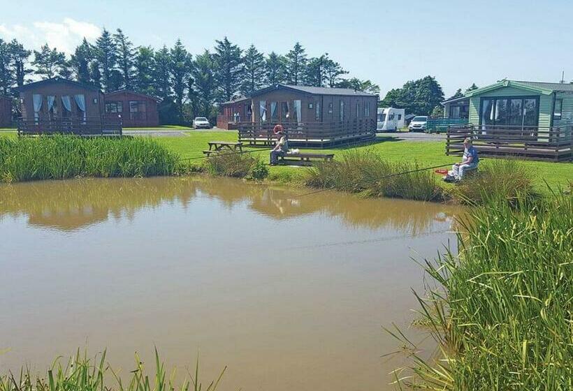 منتجع Whitecairn Holiday Park