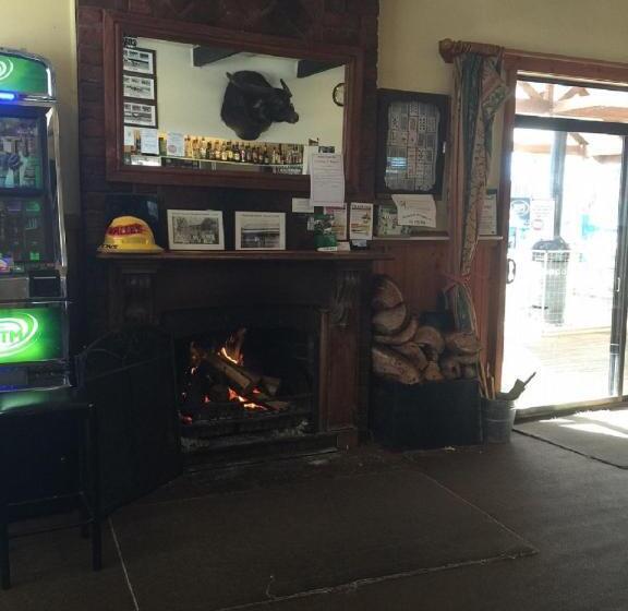 Royal Hotel Snake Valley