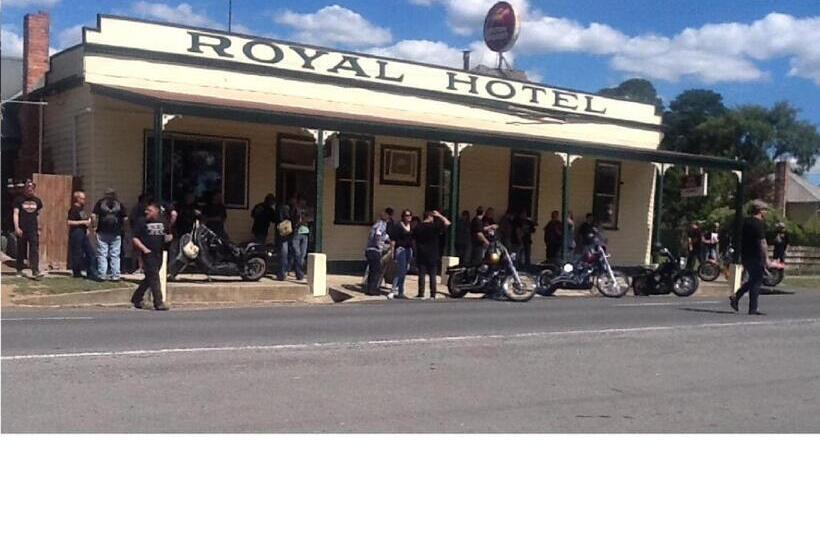 Royal Hotel Snake Valley