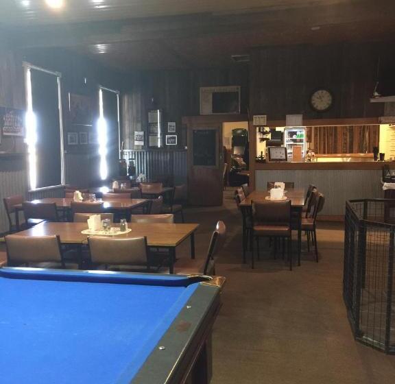 Royal Hotel Snake Valley