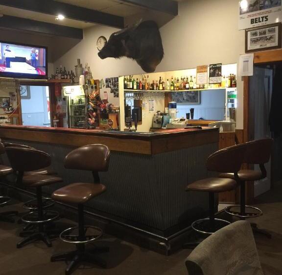 Royal Hotel Snake Valley