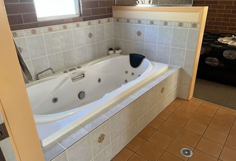 Rubyvale Motel & Holiday Units   An Adults Only Getaway
