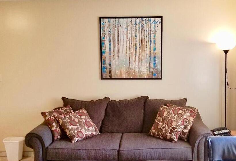 Twilight Country Motel