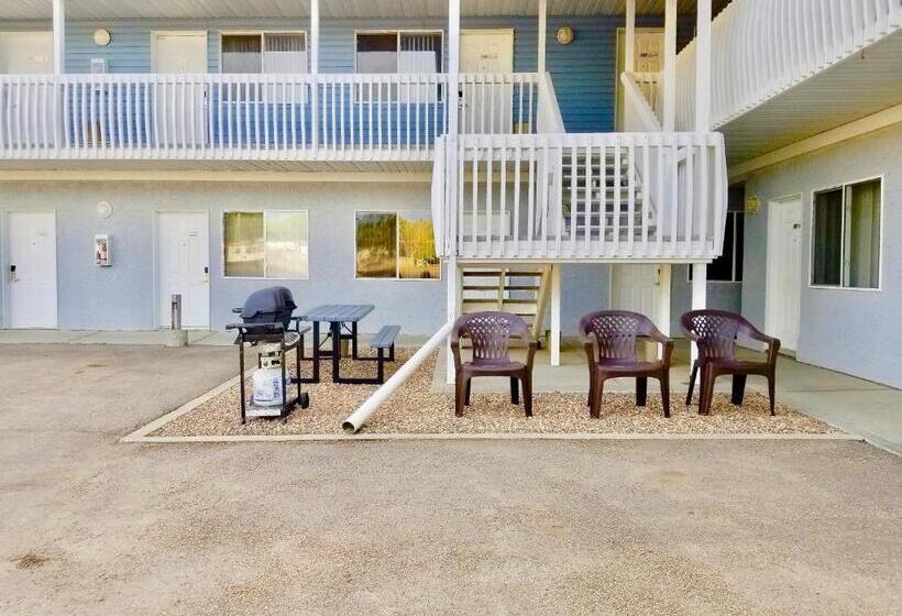 Twilight Country Motel