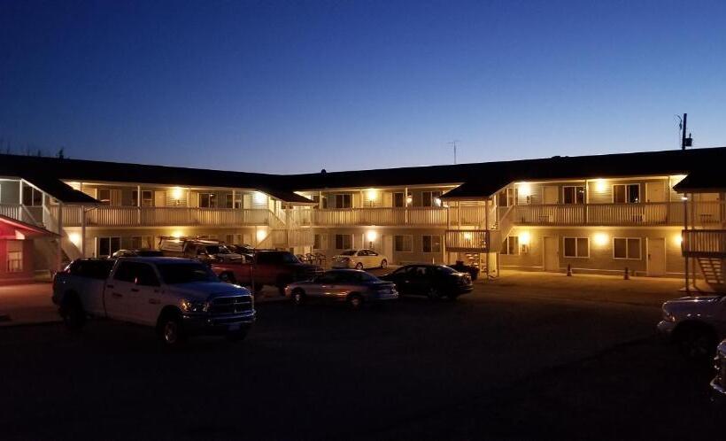 Twilight Country Motel