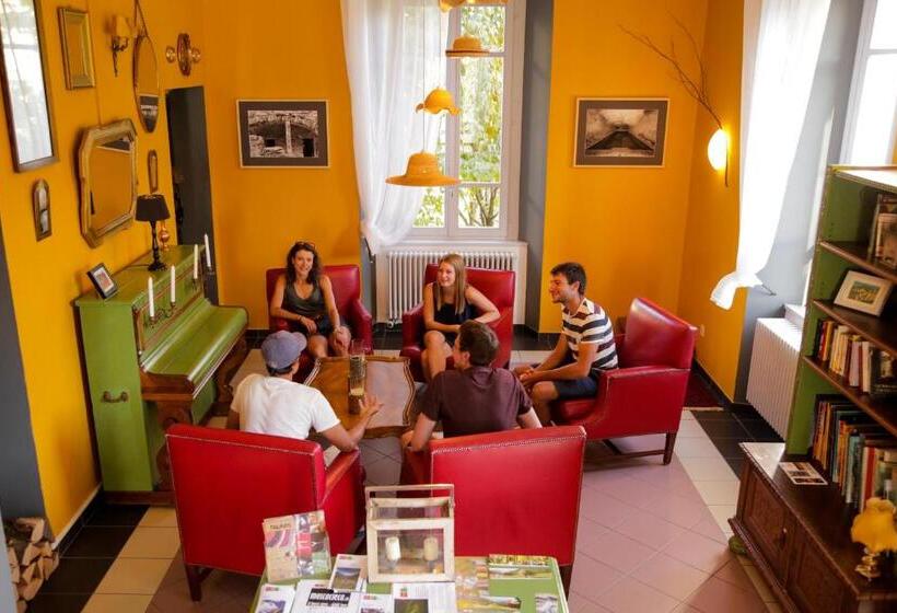 Wild Valley Hostel   Villa Edera