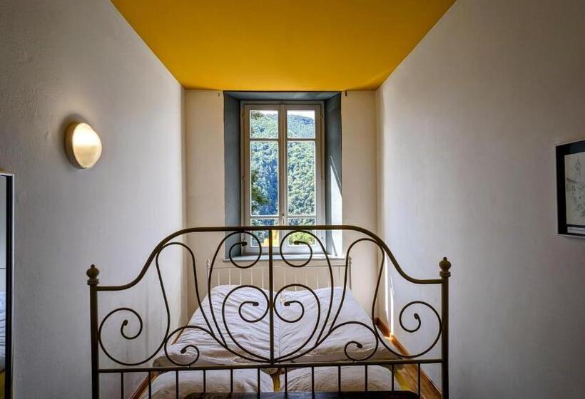 Wild Valley Hostel   Villa Edera