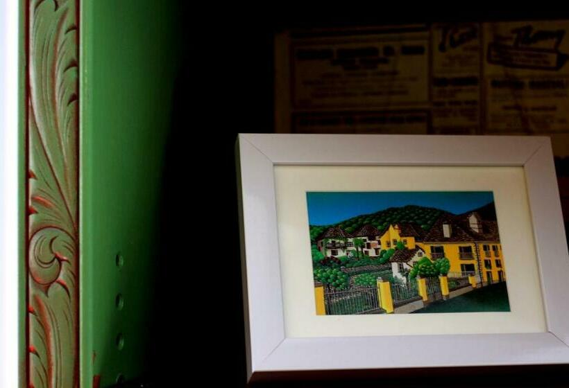 Wild Valley Hostel   Villa Edera