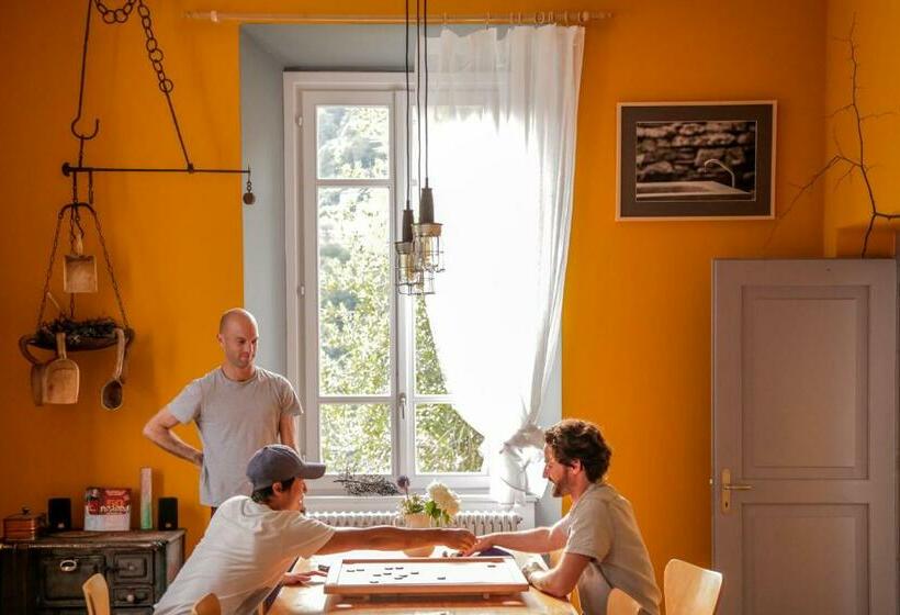 Wild Valley Hostel   Villa Edera