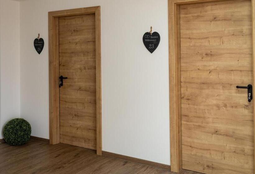 ユースホステル Gasthof Krone Ochsenfeld