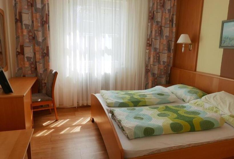 فندق صغير Gasthof Pension „zur Hammerschmiede“