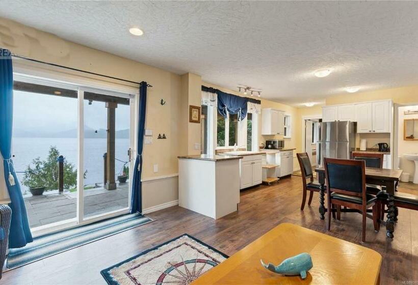 הוסטל The Oceanfront Inn On Stephens Bay