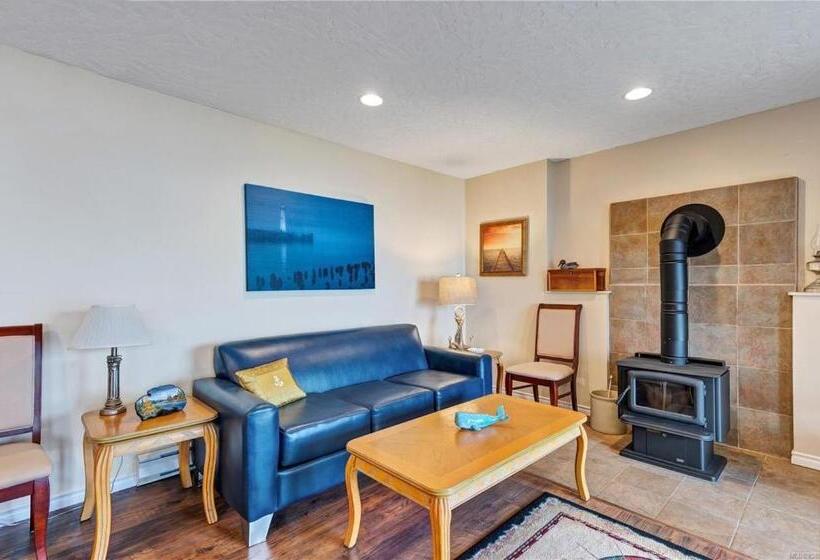 Общежитие The Oceanfront Inn On Stephens Bay