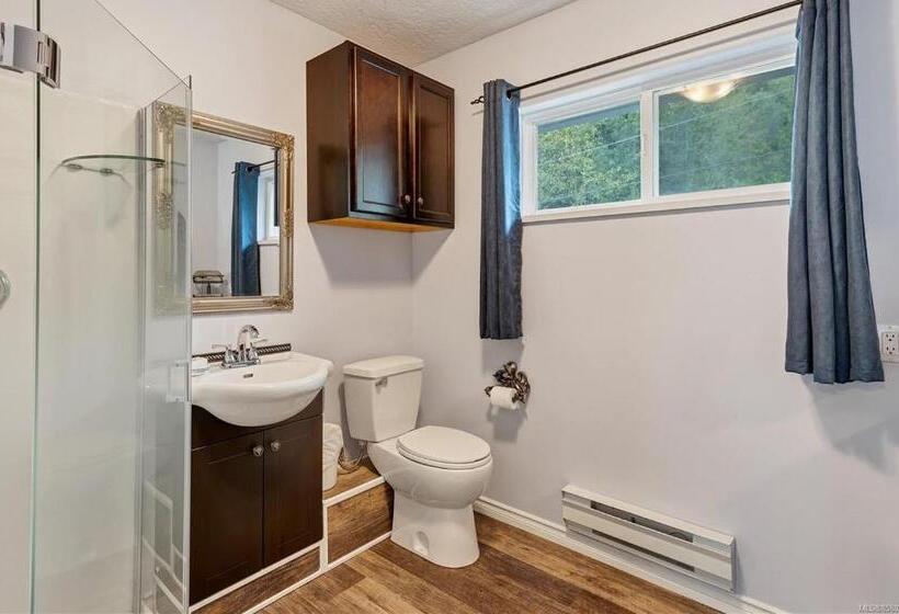 Общежитие The Oceanfront Inn On Stephens Bay