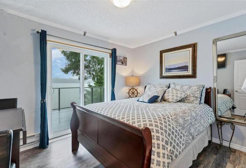 Общежитие The Oceanfront Inn On Stephens Bay