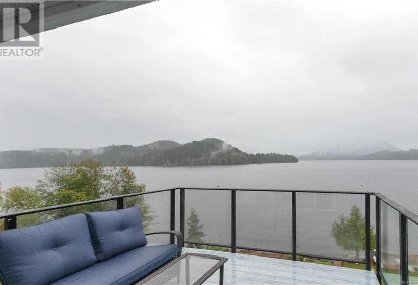 Общежитие The Oceanfront Inn On Stephens Bay