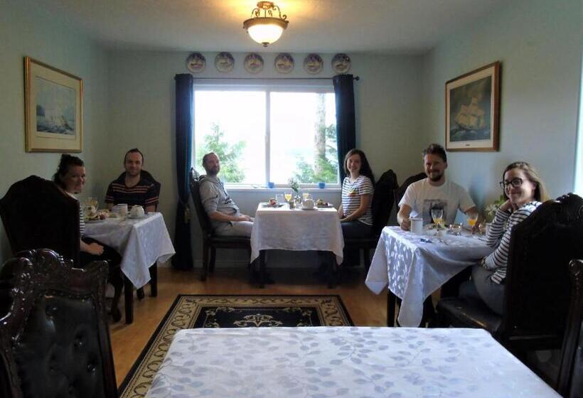 Общежитие The Oceanfront Inn On Stephens Bay