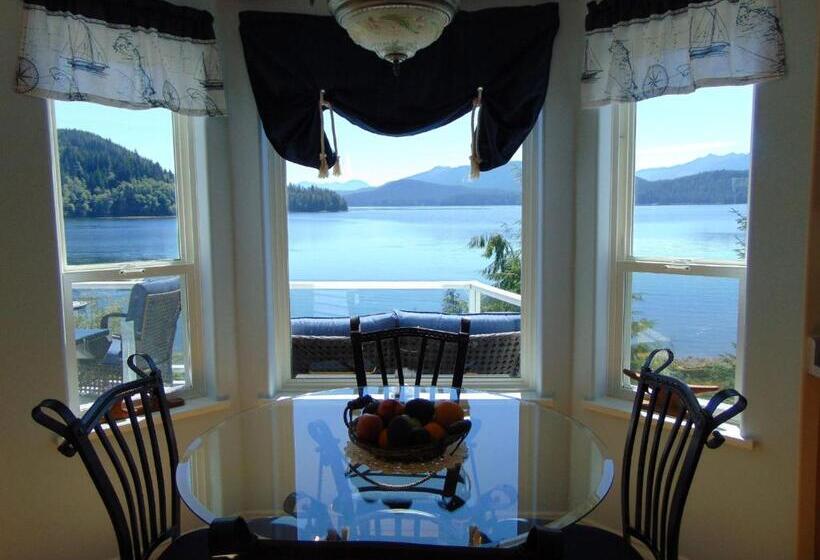 Общежитие The Oceanfront Inn On Stephens Bay