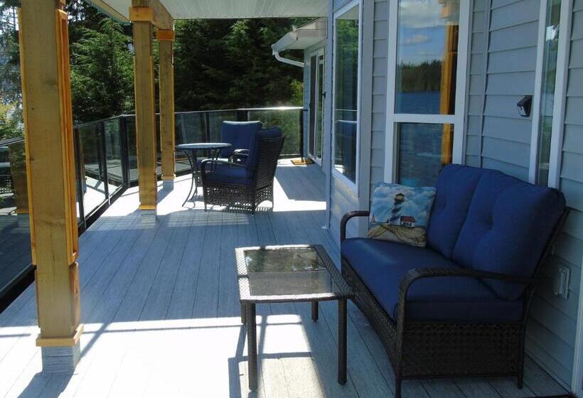 Общежитие The Oceanfront Inn On Stephens Bay