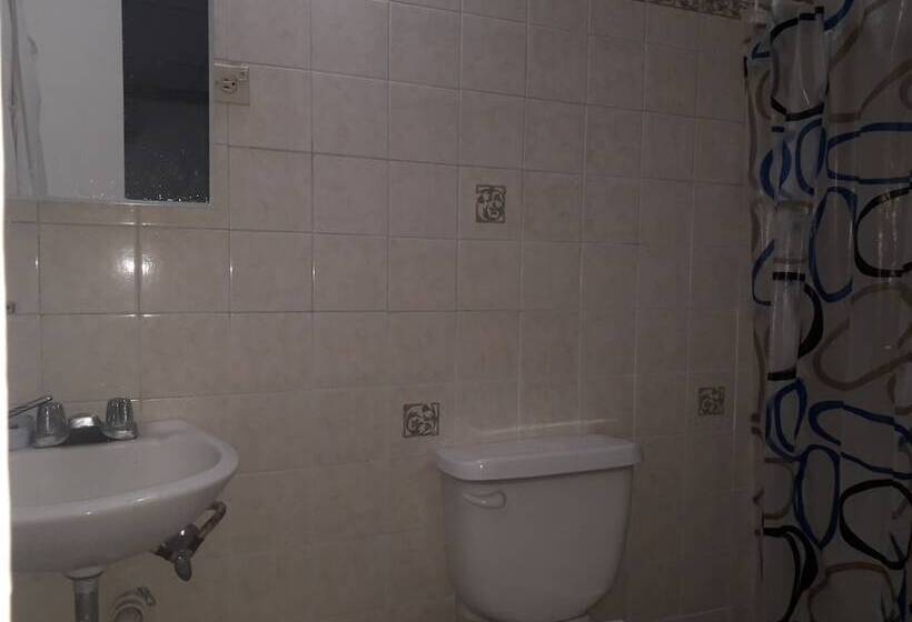 فندق صغير Tourist Center Of  Tours Of Panamá