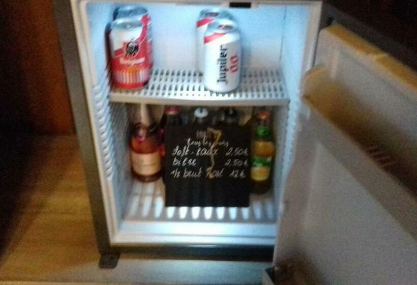 مبيت وإفطار Les Chambres De La Cour