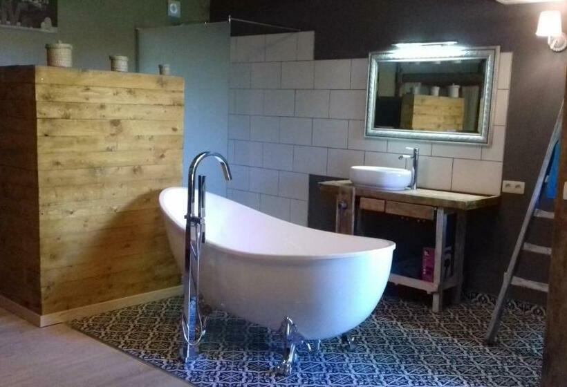 مبيت وإفطار Les Chambres De La Cour