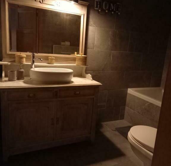 مبيت وإفطار Les Chambres De La Cour