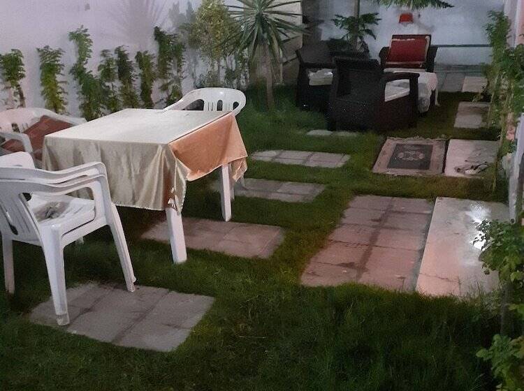 مبيت وإفطار The Chedy Home