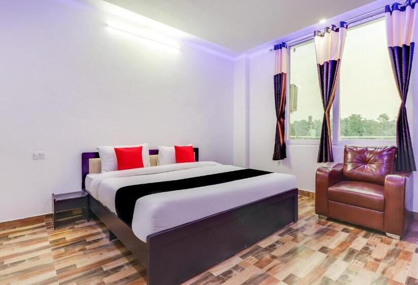 فندق Collection O Pratik Inn