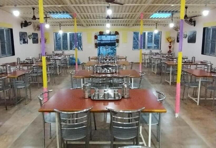 فندق Dirghayu Farms Agri Resort Pvt Ltd