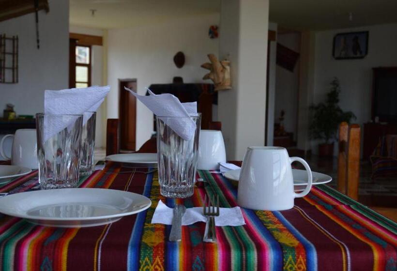 هتل Martita's House Hostal