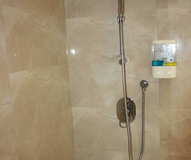 Mastiff Hotel Becharaji By Othpl