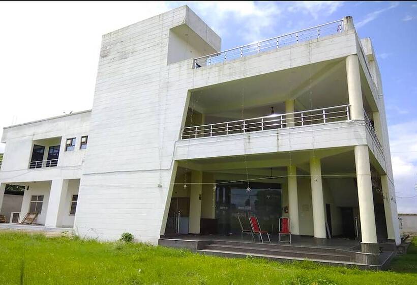 فندق Oyo 16995 Sr Blessings