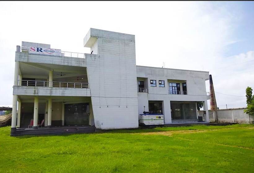 فندق Oyo 16995 Sr Blessings