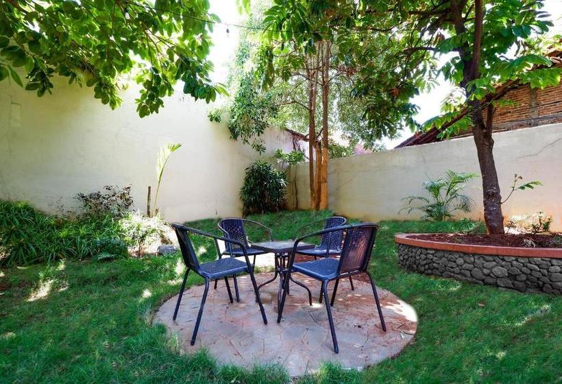 בית מלון כפרי Oyo 2028 Wisma Jepara