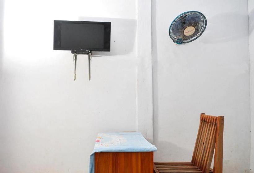 ホテル Oyo 2471 Swarna Raya